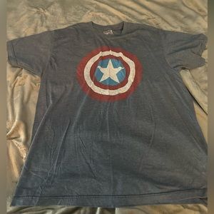 Distressed marvel captain America men’s size large t shirt